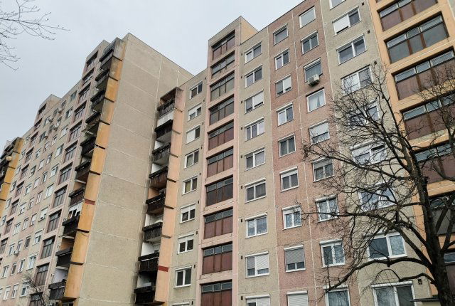 Eladó panellakás, Debrecenben 63.49 M Ft, 3 szobás