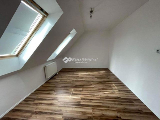 Eladó téglalakás, Szegeden 62 M Ft, 3 szobás