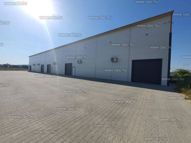 Eladó családi ház, Vácon 538 M Ft, 5 szobás