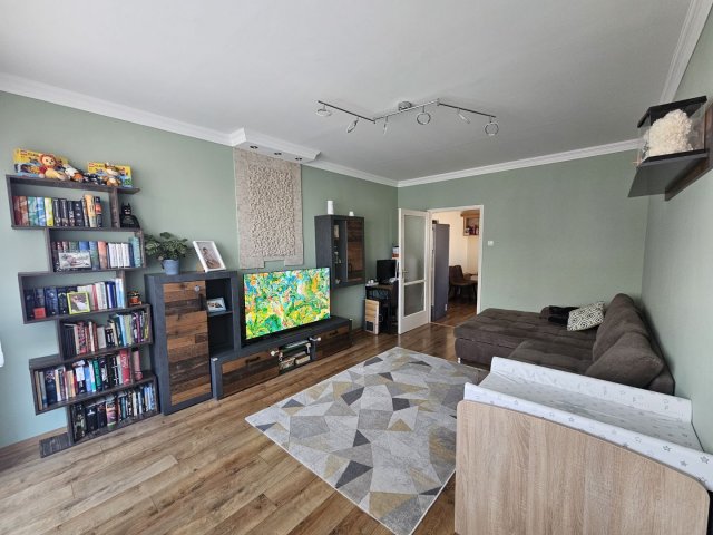 Eladó panellakás, Debrecenben 61.9 M Ft, 3 szobás