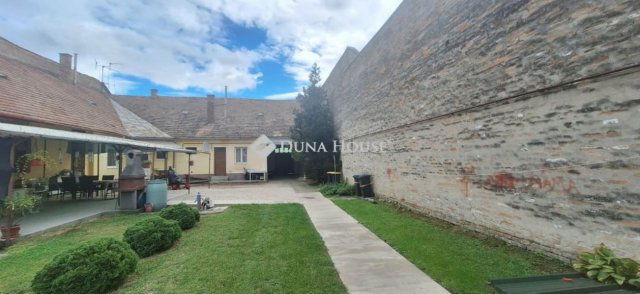 Eladó téglalakás, Mohácson 23 M Ft, 3 szobás