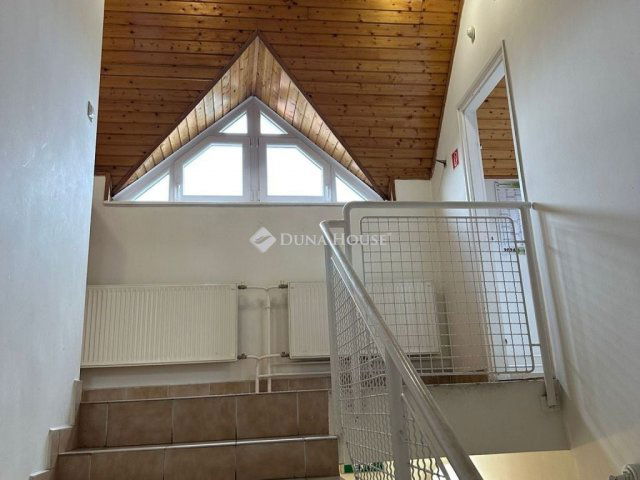 Eladó üzlethelyiség, Kerepesen 150 M Ft / költözzbe.hu