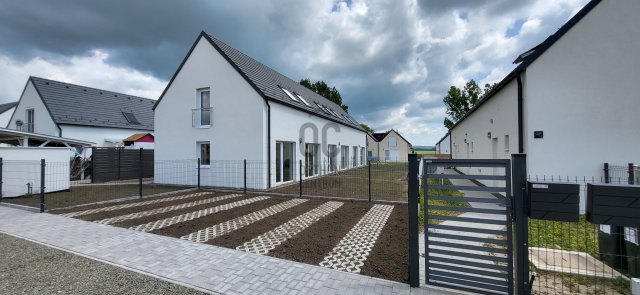 Eladó ikerház, Vácon 79.9 M Ft, 3 szobás / költözzbe.hu