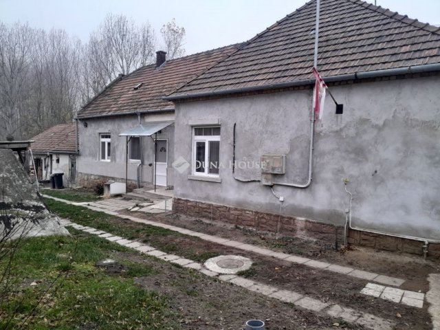 Eladó családi ház, Romándon 49.9 M Ft, 4 szobás