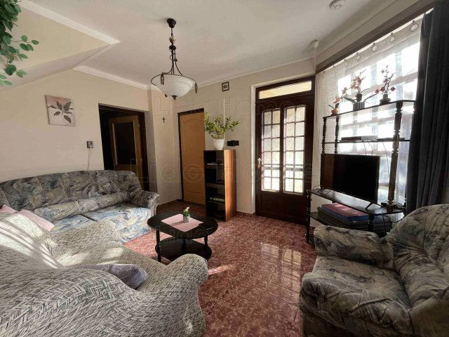 Eladó családi ház, Balatonlelleén 98.9 M Ft, 8 szobás