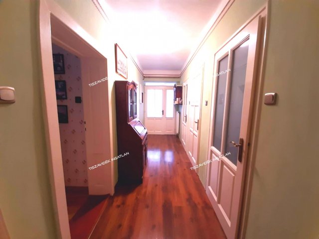 Eladó családi ház, Szolnokon, Muskátli utcában 89 M Ft