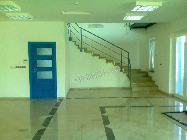 Eladó üzlethelyiség, Mosonmagyaróváron 96.8 M Ft, 2 szobás