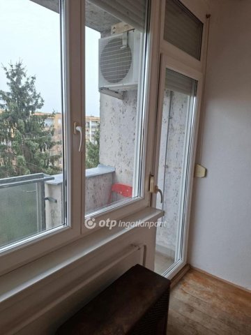 Eladó panellakás, Hajdúböszörményen 39.9 M Ft, 2 szobás