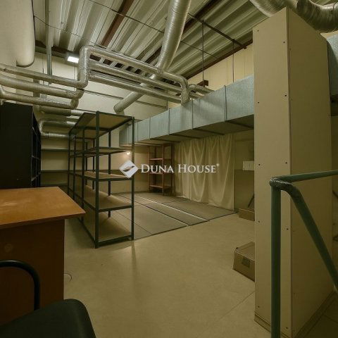 Eladó üzlethelyiség, Budapesten, XV. kerületben 74.9 M Ft