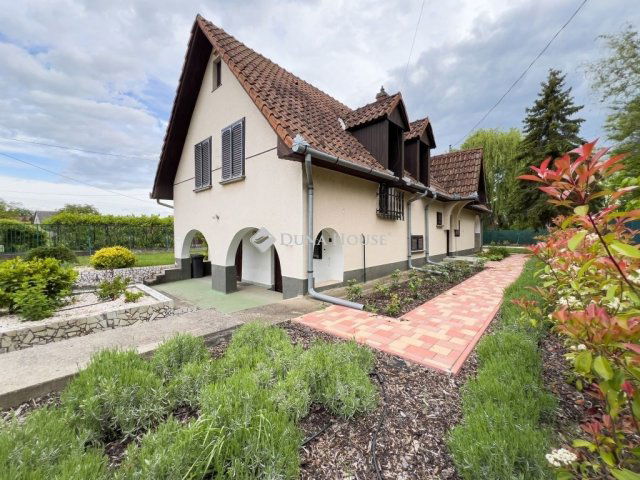 Eladó családi ház, Tápiószentmártonon 54.5 M Ft, 5 szobás