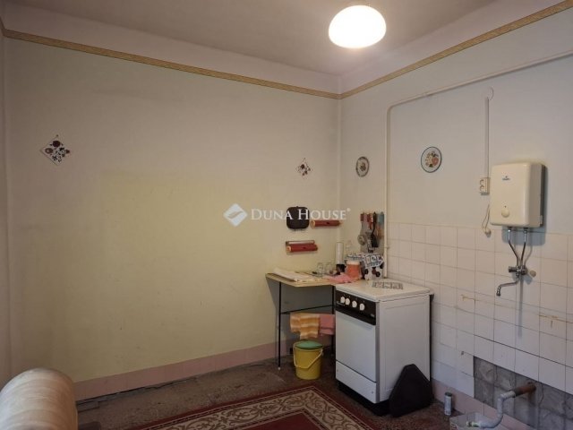 Eladó családi ház, Szegeden 58 M Ft, 2 szobás