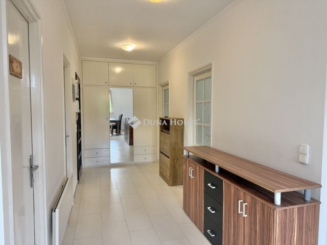 Eladó téglalakás, Pakson 59.9 M Ft, 3 szobás