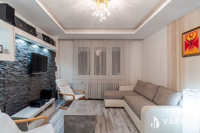 Eladó panellakás, Szegeden 51.99 M Ft, 2 szobás