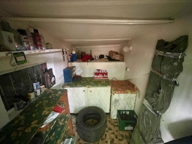 Eladó nyaraló, Szabadbattyánban 14.9 M Ft, 2 szobás