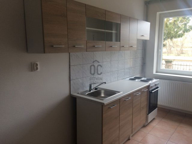 Kiadó téglalakás, albérlet, Tatabányán 3800 E Ft / hó