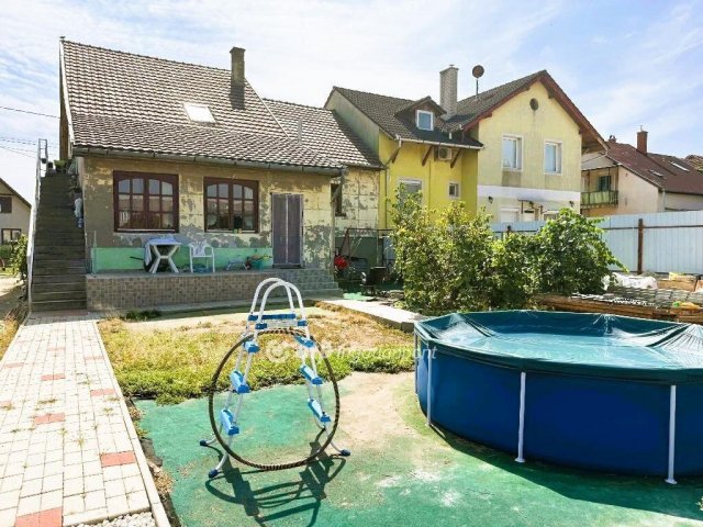 Eladó családi ház, Szigetszentmiklóson 79.9 M Ft, 4 szobás