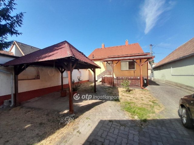 Eladó családi ház, Szomódon 89 M Ft, 4 szobás