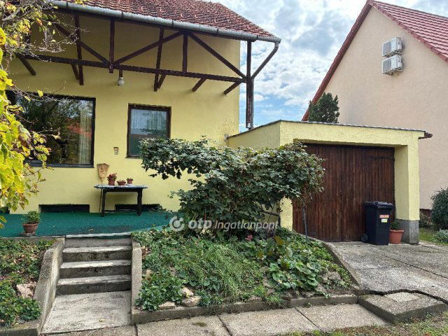 Eladó családi ház, Gyulán 68.5 M Ft, 5 szobás