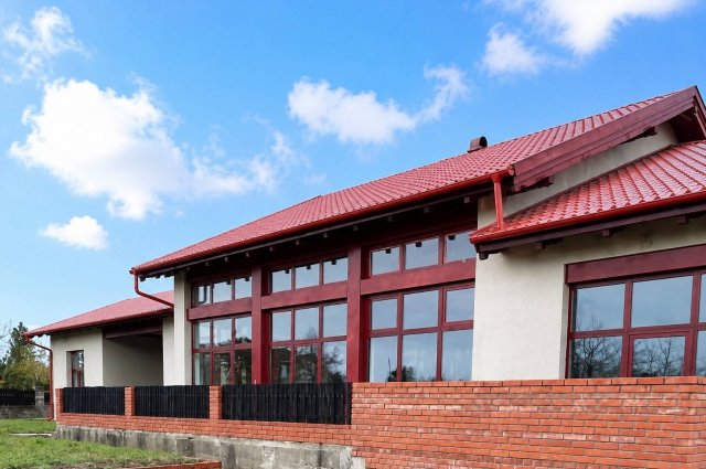Eladó családi ház, Komáromban 131.2 M Ft, 7+2 szobás