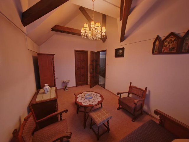 Eladó családi ház, Cegléden 130 M Ft, 6 szobás