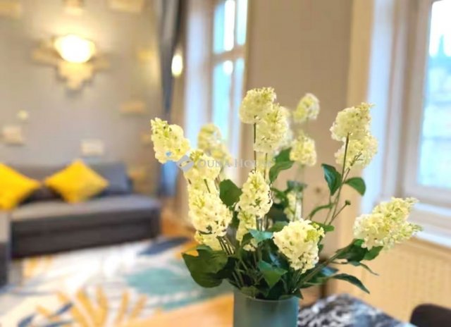 Eladó téglalakás, Budapesten, VI. kerületben 81 M Ft, 2 szobás