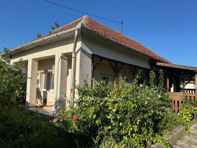 Eladó családi ház, Poroszlón 49.9 M Ft, 3 szobás