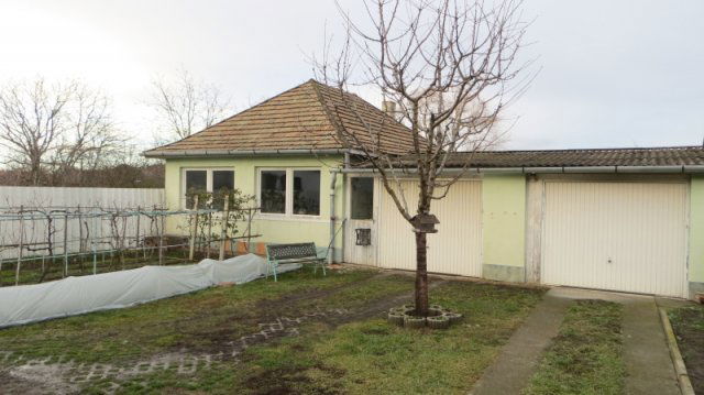 Eladó családi ház, Békéscsabán 83.99 M Ft, 4 szobás