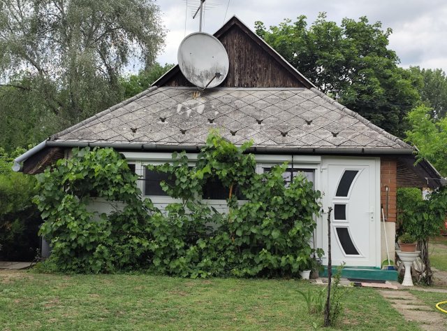Eladó nyaraló, Tápiószentmártonon 27.9 M Ft, 3 szobás