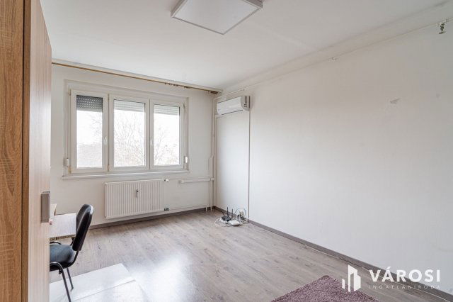 Eladó panellakás, Szegeden 49.9 M Ft, 2 szobás