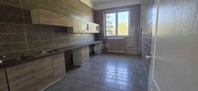 Eladó ipari ingatlan, Dunaújvárosban 339 M Ft