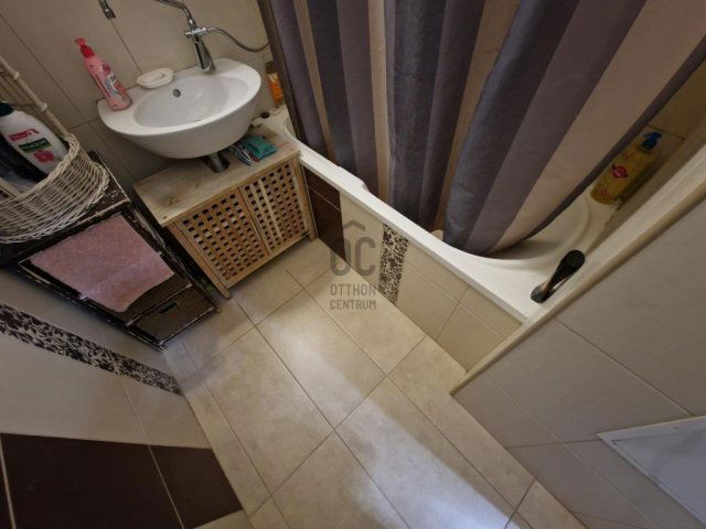 Eladó panellakás, Érden 58.8 M Ft, 2 szobás