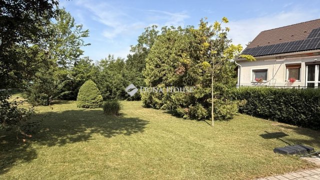 Eladó családi ház, Környén, Tópart utcában 124.99 M Ft