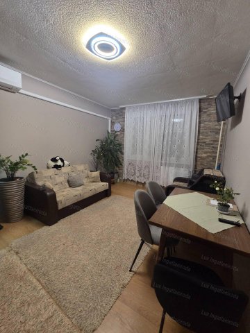 Eladó panellakás, Oroszlányban 27 M Ft, 1+1 szobás