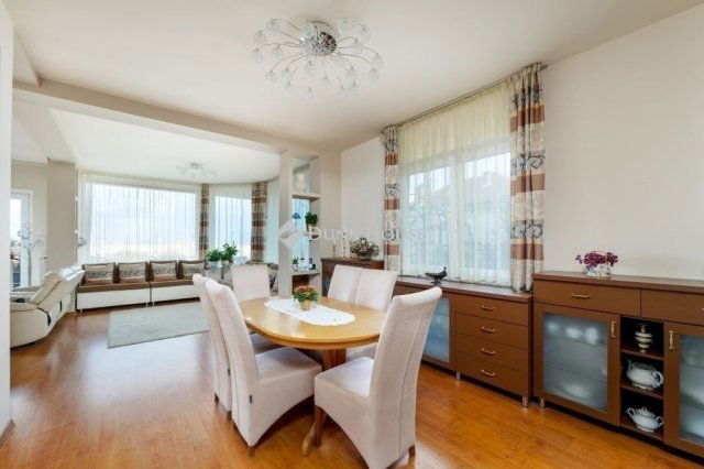 Eladó családi ház, Budapesten, III. kerületben 265 M Ft