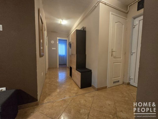 Eladó téglalakás, Szegeden 83 M Ft, 2+1 szobás