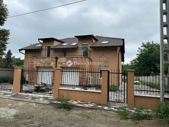 Eladó ikerház, Gödön 110 M Ft, 5 szobás / költözzbe.hu