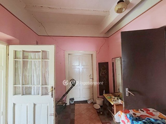 Eladó családi ház, Jászladányon 7.9 M Ft, 2 szobás