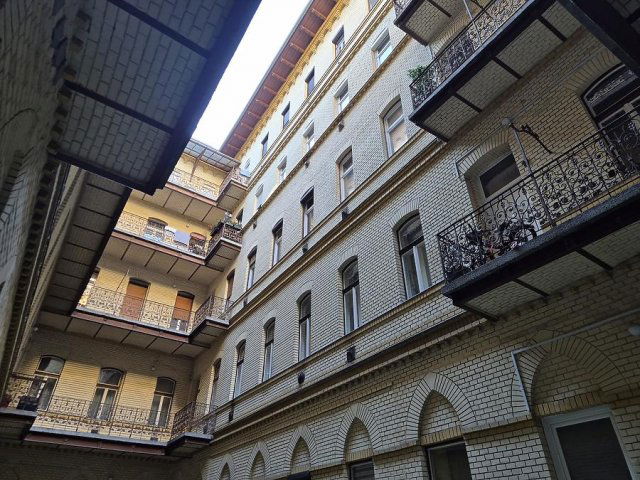 Eladó téglalakás, Budapesten, VI. kerületben 89.9 M Ft, 4 szobás