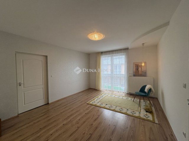 Eladó téglalakás, Győrött, Cseresznyés utcában 74.9 M Ft