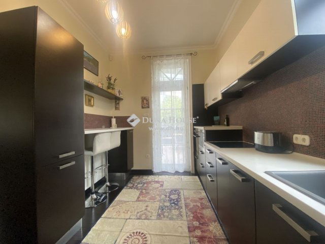 Eladó családi ház, Solymáron 251.9 M Ft, 5 szobás