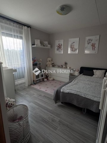 Eladó panellakás, Pécsett 46 M Ft, 2 szobás