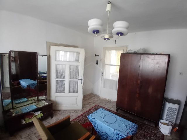 Eladó családi ház, Apcon 7.5 M Ft, 2 szobás