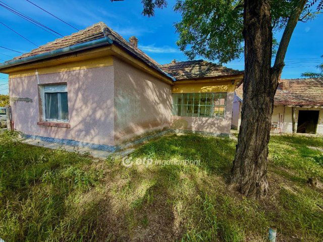 Eladó családi ház, Tápiószőlősön 9.9 M Ft, 2 szobás