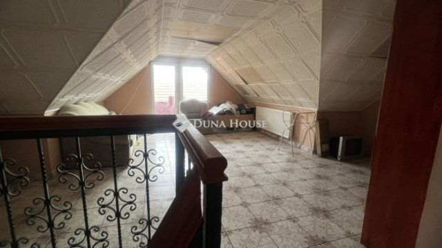 Eladó családi ház, Dunaújvárosban 62.5 M Ft, 6 szobás