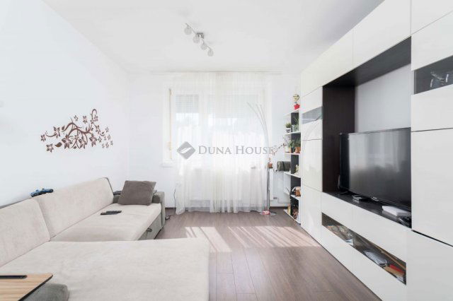Eladó téglalakás, Mosonmagyaróváron 34.99 M Ft, 2 szobás