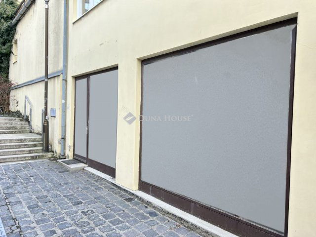 Eladó üzlethelyiség, Veszprémben, Kossuth Lajos utcában 58 M Ft