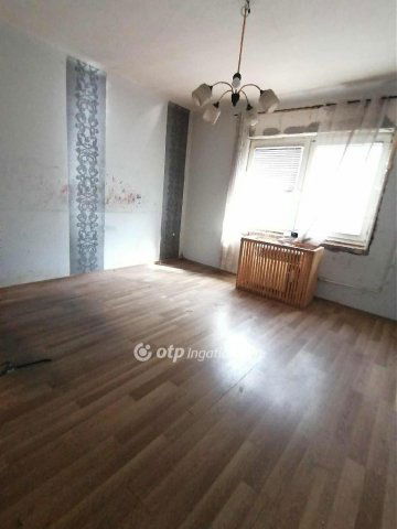 Eladó családi ház, Kiskőrösön 23 M Ft, 2 szobás