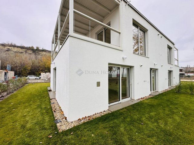 Eladó téglalakás, Balatonakarattyán 208.331 M Ft, 3 szobás