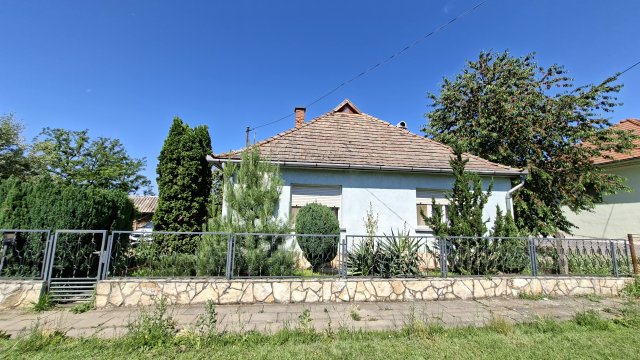 Eladó családi ház, Kapospulán 42 M Ft, 8+1 szobás