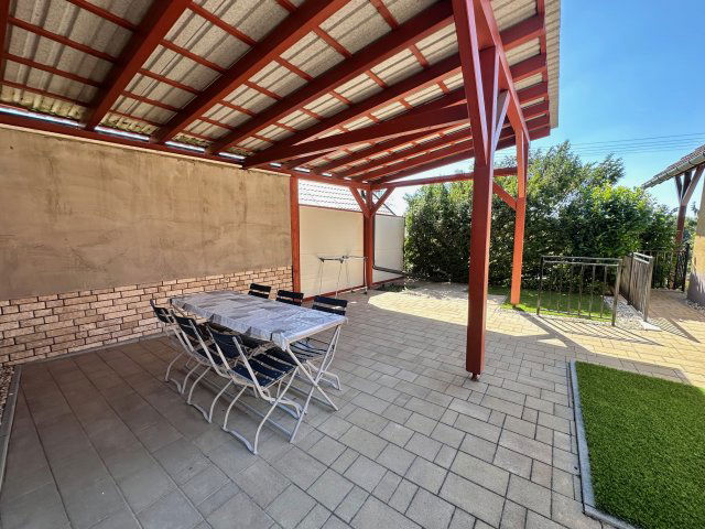 Eladó nyaraló, Tatabányán 45 M Ft, 4 szobás